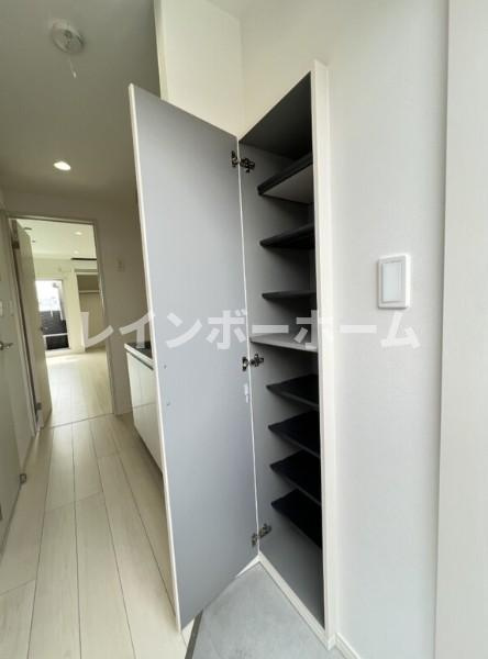 ブルージュ篠崎の玄関