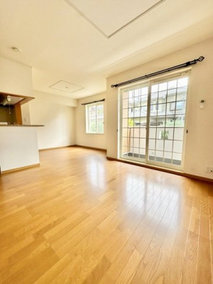 【居間・リビング】 | ミ・カーサ螢が丘 | こちらの居間で趣味の時間をお楽しみください