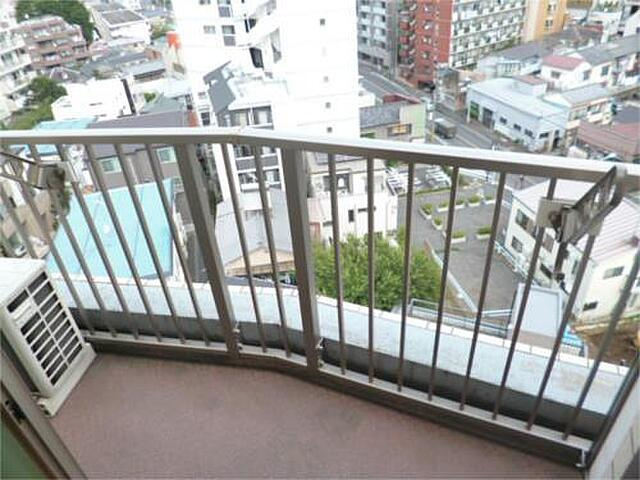 新宿区原町１丁目の賃貸マンションのバルコニー