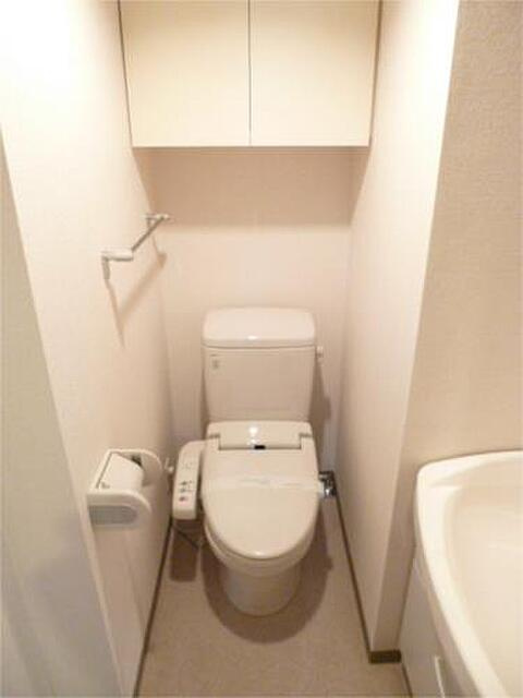 新宿区原町１丁目の賃貸マンションのトイレ