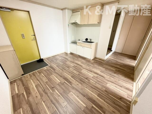 ＧＯＬＤ　ＦＩＥＬＤⅠの玄関|収納もある玄関です