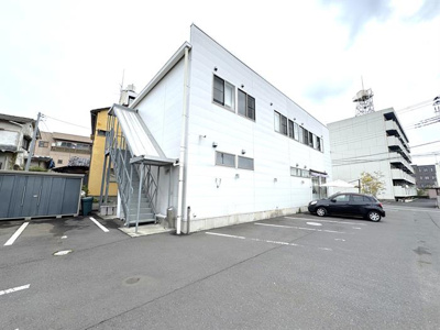 【エントランス】 | ＶＩＬＬＡＧＥ３１０ | 建物奥と側面が駐車場です