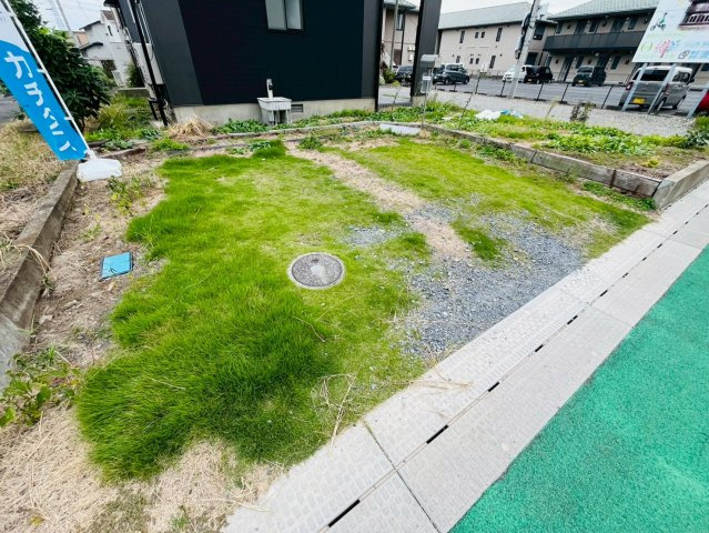 小山市花垣町　リフォーム物件の駐車場|〇カースペース〇
車2台駐車可
2025年10月撮影