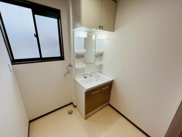 小山市花垣町　リフォーム物件の独立洗面台|〇洗面所〇
リフォーム済みのきれいな洗面台！気持ちよく朝の身支度ができます（＾＾）
2025年10月撮影