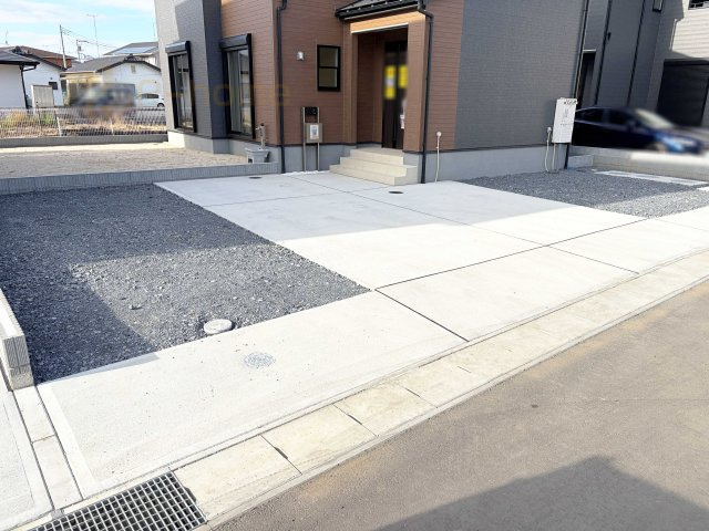 ひたちなか市稲田10期　新築戸建て　4号棟の駐車場|5台駐車できるカースペース！