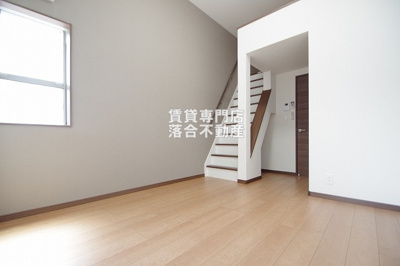 【洋室】 | ブエナビスタ | 固定階段付きで安心♪