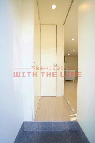 ＲＥＧＡＬＯ　ＬＯＰＨＯＳ（レガロロポス）【キャッシュバック対象物件】の玄関|収納もある玄関です