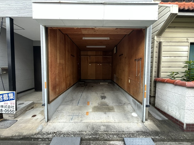 陶器北貸家の駐車場