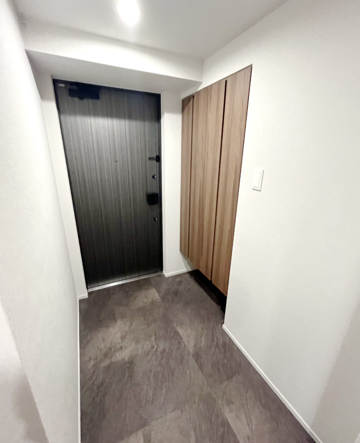 ルミーク千歳船橋の玄関