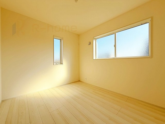 ひたちなか市稲田10期　新築戸建て　6号棟の洋室|2面窓の風通しの良い洋室です♪差し込む暖かな陽当たりで、室内がくつろげる空間に早変わりです♪
