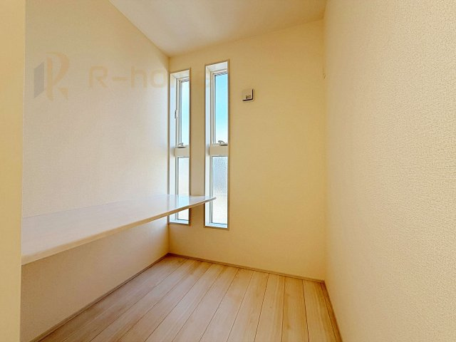 ひたちなか市稲田10期　新築戸建て　6号棟のその他|主寝室にカウンター付きの便利な空間♪ワークスペースとして活用できます！