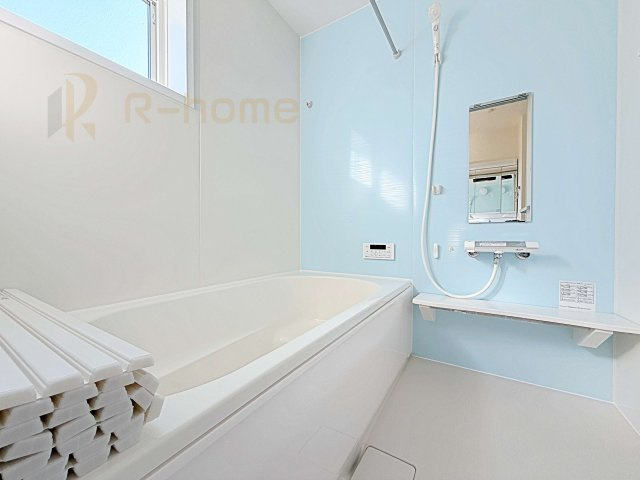 ひたちなか市稲田10期　新築戸建て　6号棟の浴室|１坪タイプの大きなお風呂で、小さなお子様とご一緒に入浴いただける広さです！