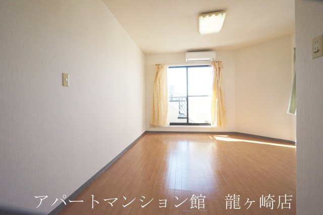 アークヒル佐貫の居間・リビング