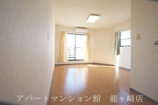 アークヒル佐貫の居間・リビング