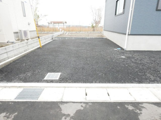 【駐車場】 | 並列2台駐車可能な駐車場　敷地内に3台以上駐車可能です。