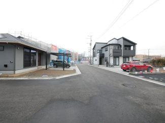 【前面道路含む現地写真】 | 物件から北側を望む