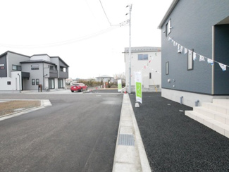 【前面道路含む現地写真】 | 前面道路　幅員6ｍ