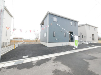 【前面道路含む現地写真】 | 建物完成済み　随時ご見学可能です。お気軽にお問合せください。