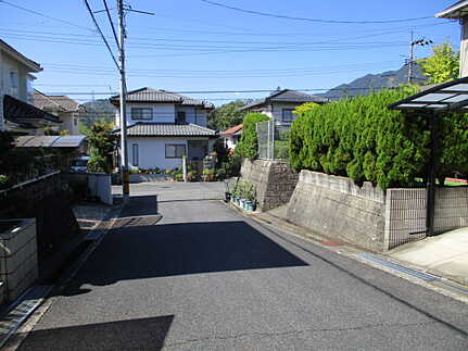 【前面道路含む現地写真】