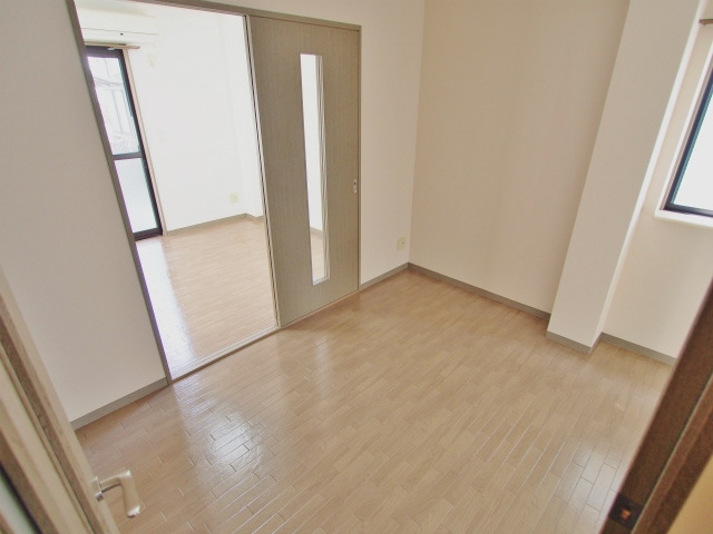 フォブール空田の洋室