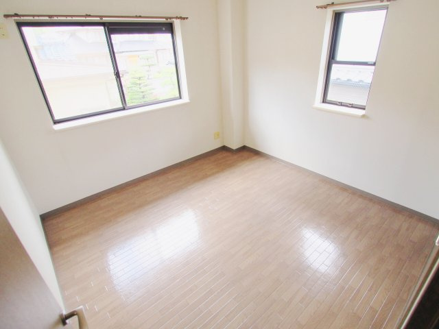 フォブール空田の洋室