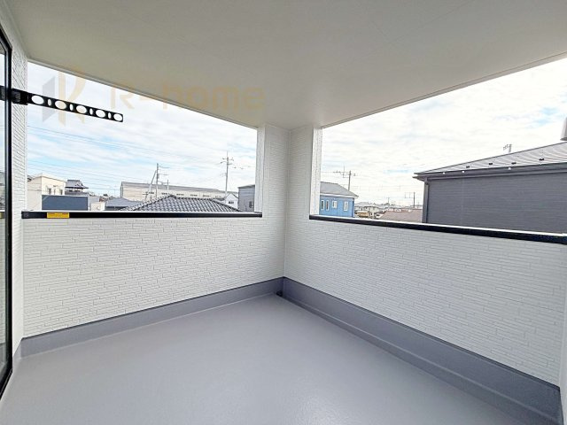 ひたちなか市稲田10期　新築戸建て　8号棟のバルコニー|急な雨でも安心のインナーバルコニー♪忙しいご夫婦も大満足♪