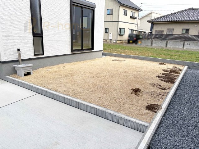 ひたちなか市稲田10期　新築戸建て　8号棟の庭|お家時間を満喫できる広々としたお庭！立水栓付きで洗車や水やりもラクラク♪