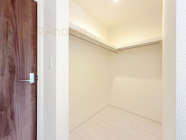 ひたちなか市稲田10期　新築戸建て　8号棟の収納|人気のウォークインクローゼット！
アウター類はもちろん、季節ものや寝具も収納できます！