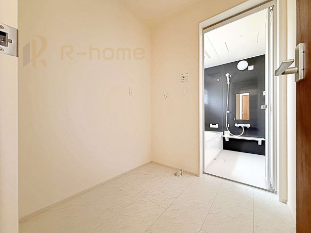 ひたちなか市稲田10期　新築戸建て　8号棟のその他|広々としたランドリールーム！洗濯周りの家事がはかどります！