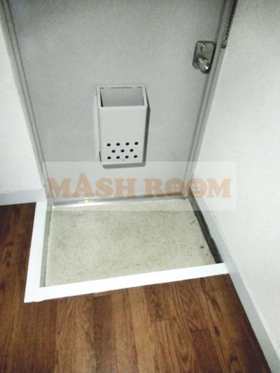 野方加茂ビルの玄関