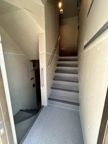 ホワイトキューブ若宮の玄関