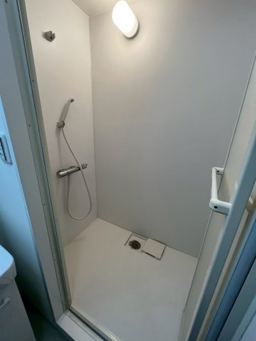 安倉南ガレージハウスのシャワールーム|シャワーを浴びることができます