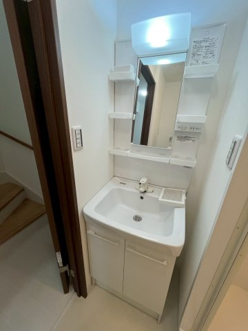 安倉南ガレージハウスの洗面所|洗面所です