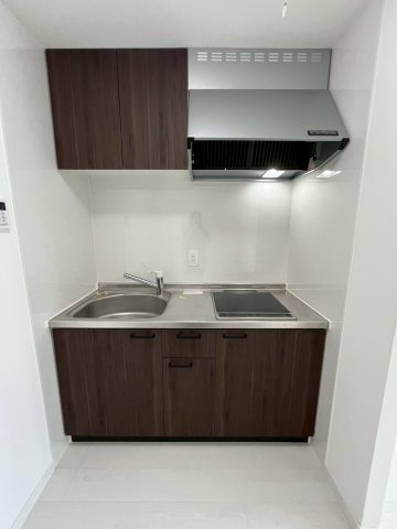 安倉南ガレージハウスのキッチン|キッチンでお料理をお楽しみください