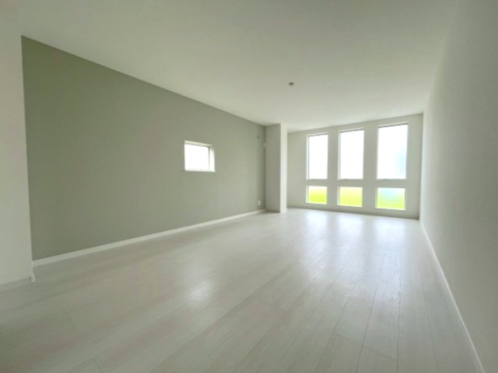 安倉南ガレージハウスの居間・リビング|こちらの居間で趣味の時間をお楽しみください