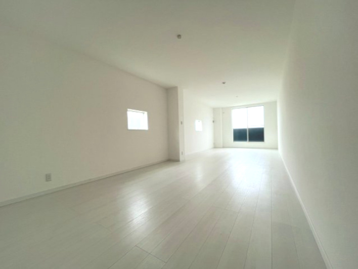 安倉南ガレージハウスの居間・リビング|ゆったり過ごせるリビングです