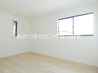 【洋室】 | 小山市東間々田第8 | ２面採光の明るい室内♪