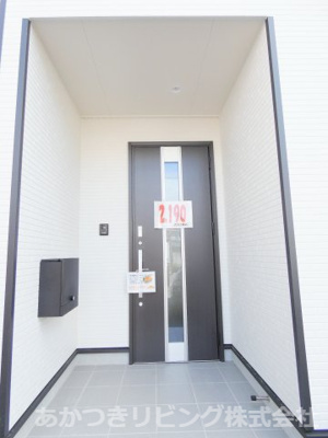 【エントランス】 | 小山市東間々田第8 | 雨でも安心の玄関ポーチ♪