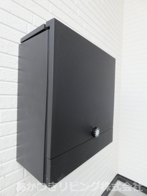 【設備】 | 小山市東間々田第8 | 雨でも安心の玄関ポーチ内ポスト♪