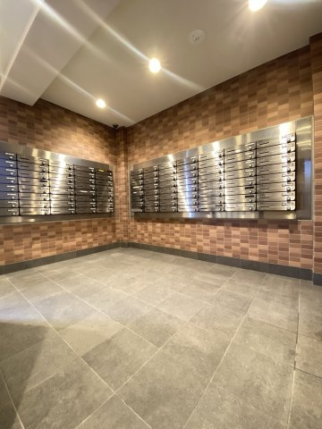 サンシティ桂坂参番館の設備|郵便受けはこちらに集約されております。