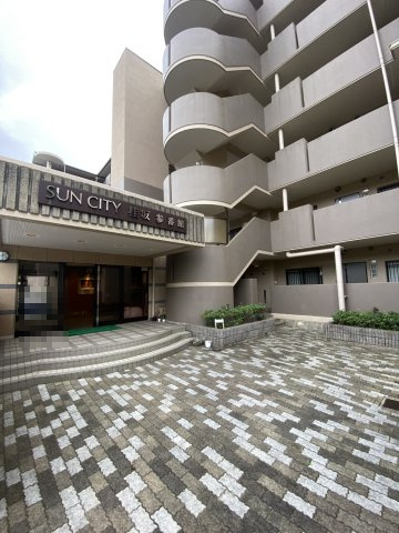 サンシティ桂坂参番館の外観|鉄筋コンクリート造7階建てのマンションです。