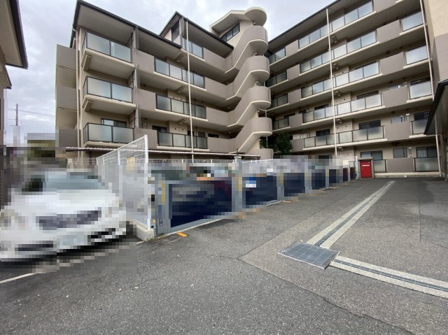 【価格改定】サンシティ桂坂参番館の駐車場|駐車場：月額8000円～9500円
空き状況は要確認