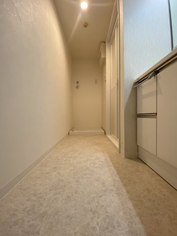 【価格改定】サンシティ桂坂参番館の独立洗面台|収納スペースが豊富で、タオルや小物もスッキリ整理できます。