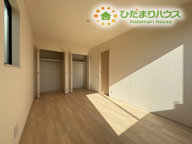 鴻巣市天神4丁目　234番　新築一戸建て　ハートフルタウン　Bの寝室|収納スペースがあるので、夫婦の衣類もスッキリ収納できます！