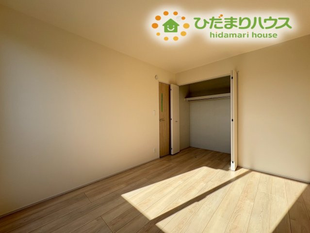 鴻巣市天神4丁目　234番　新築一戸建て　ハートフルタウン　Bの子供部屋|お子様の成長に合わせて使いやすい、シンプルで明るい洋室です！