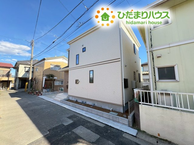 鴻巣市天神4丁目　234番　新築一戸建て　ハートフルタウン　Bの外観|白を基調としたシンプルで飽きのこない外観。
周辺の街並みにも調和する落ち着いた佇まいです！