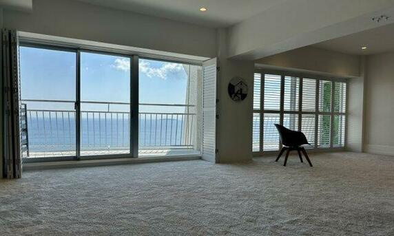 プラザ伊豆山の居間・リビング