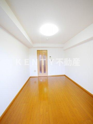 【寝室】 | エテルネル・パレ | 落ち着いた色調の寝室です