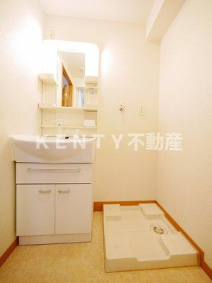 【洗面所】 | エテルネル・パレ | 明るい洗面所です