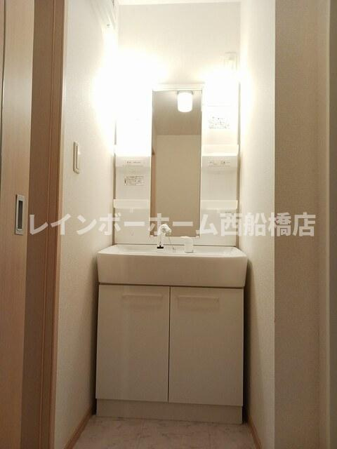 船橋市二宮１丁目のアパートの洗面所